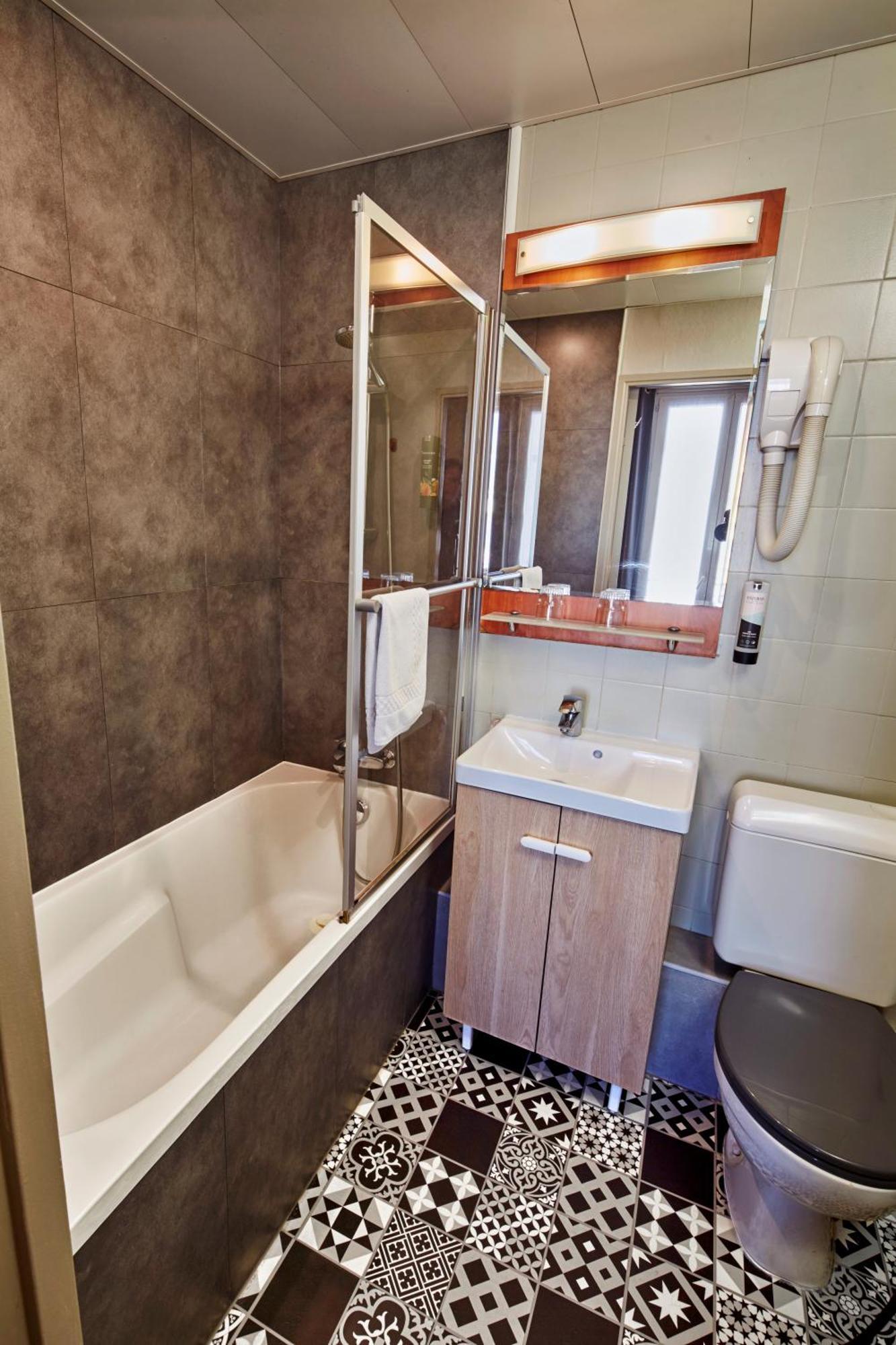 Hotel Paris Villette 3*